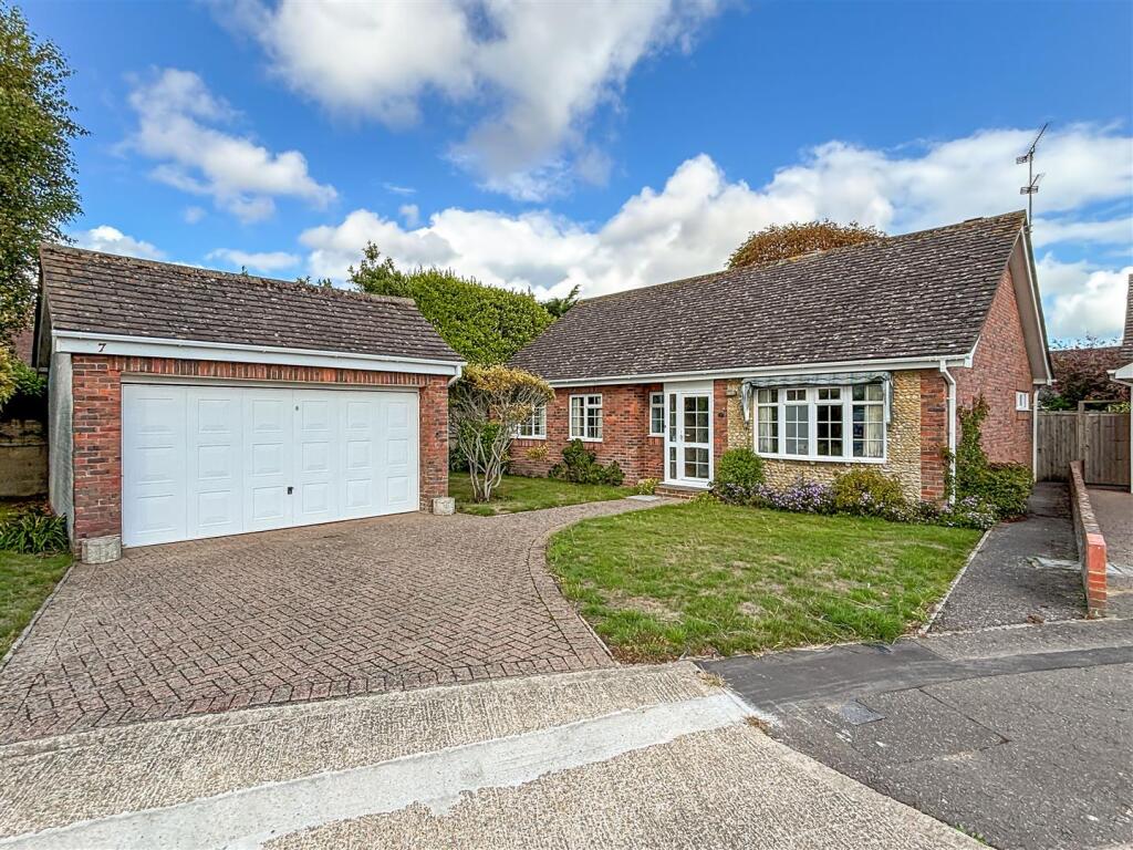 3-bed bungalow on Walnut Avenue, Rustington, £625,000