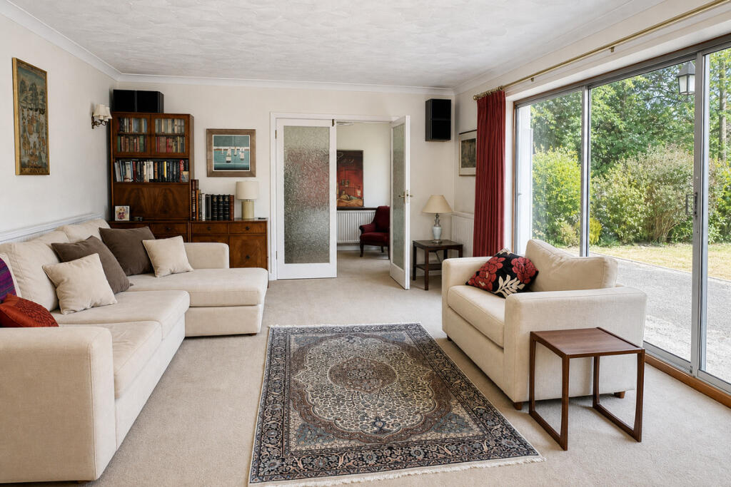 Hazel Drive, Ferndown, BH22 9 photo 3