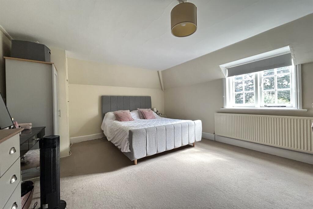 House in Basingstoke and Deane, Bramley - View 4