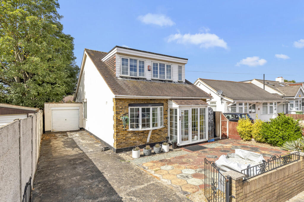 House in Romford - More