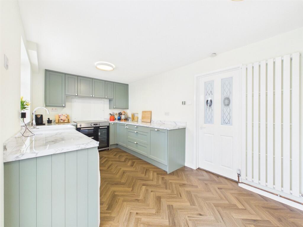 Kempton Grove, Cheltenham, Gloucestershire, GL51 photo 4