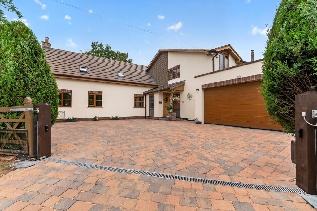 Main image of property: White House, Long Lane, Westborough, Newark