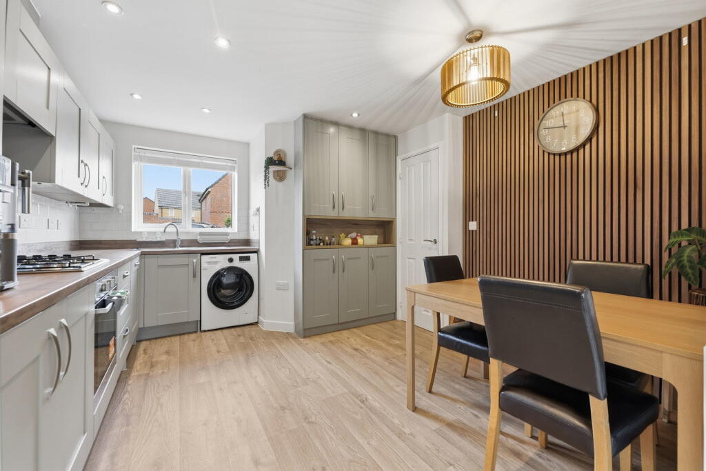 Main image of property: Horwood Drive, Gedling, Nottinghamshire, NG4 4NF