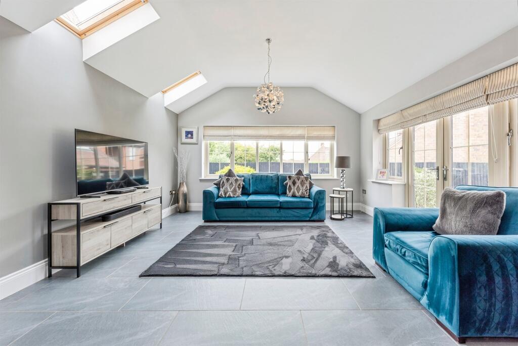 House in South Kesteven, Grantham - More