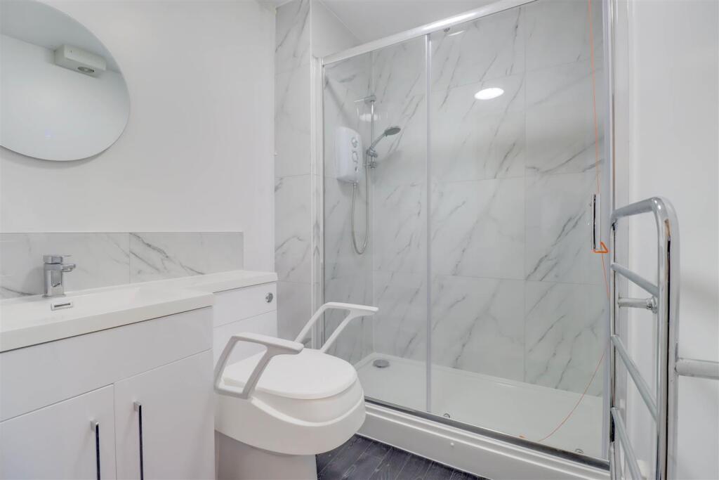 Apartment in Southend-on-Sea - View 5
