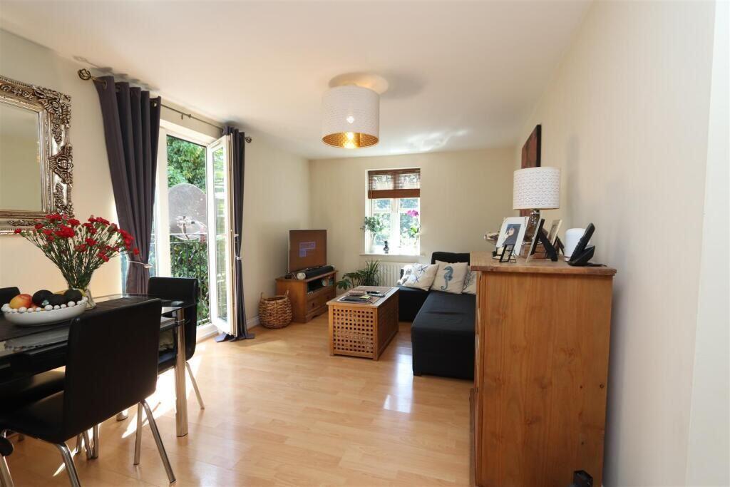 21 College Court, 3 Scholars Way, Gidea Park, Romford, Essex, RM2 5UQ photo 3