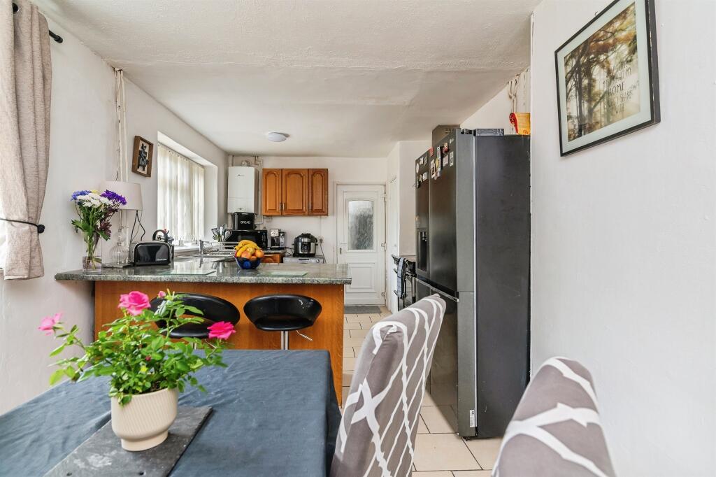 House in Nottingham, Nottinghamshire - More