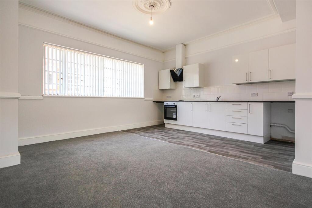 Apartment in Rushden, North Northamptonshire - View 4