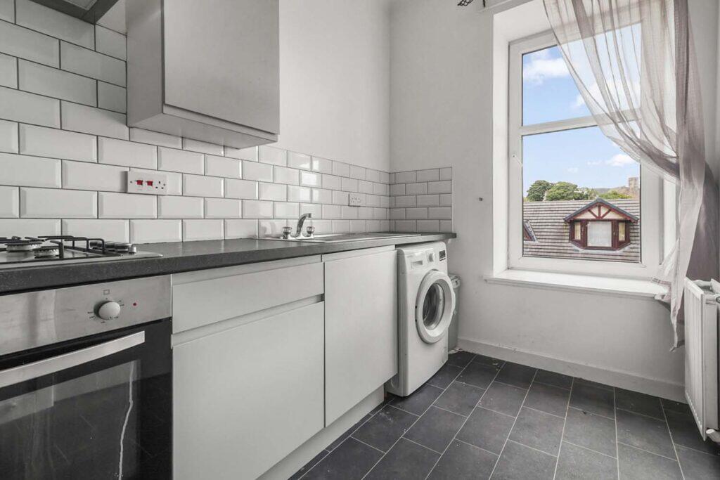 Apartment in Motherwell, North Lanarkshire - View 5