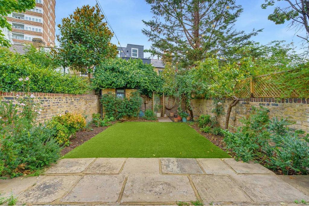 House in London - View 2