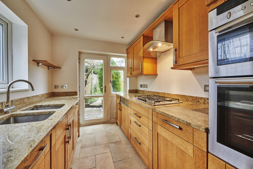 Dell Close, Harpenden, Herts, AL5 photo 4