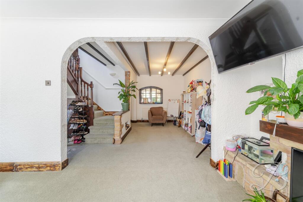 House in Mansfield, Nottinghamshire - More
