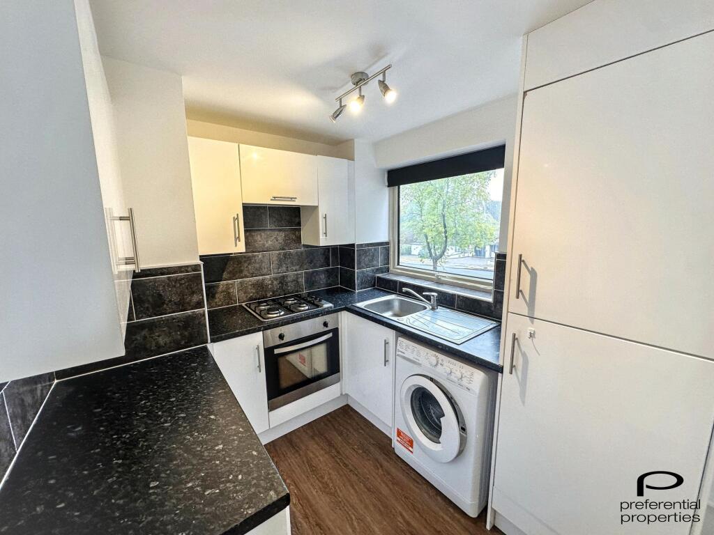 Apartment in Sutton Coldfield, Maney - View 4