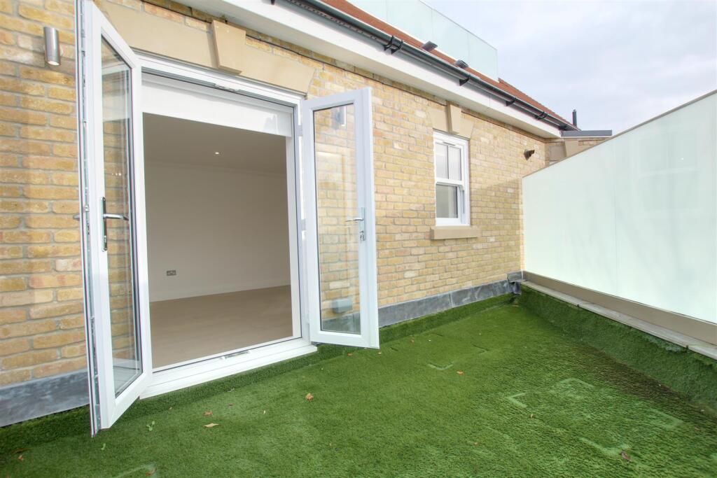 Apartment in London, Woodford Wells - View 2