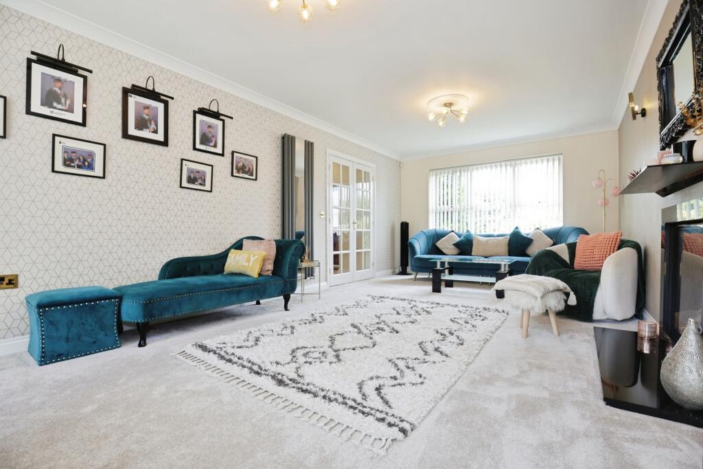 5-bed detached on Alicia Close, Rugby, CV22, £600,000