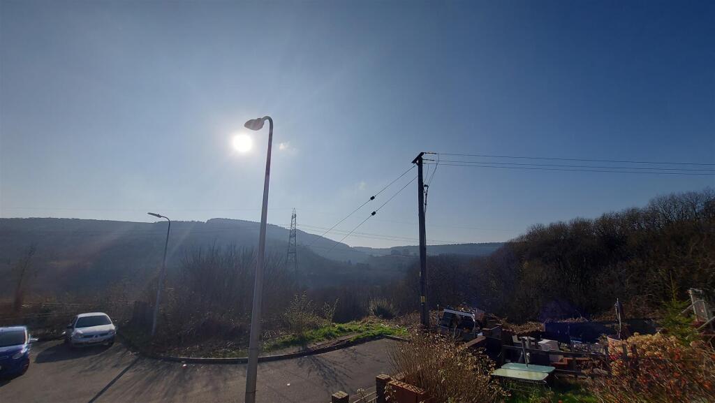 Heol Gelli Lenor, Maesteg photo 4