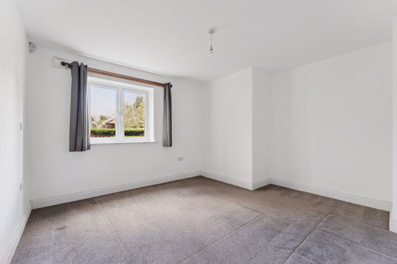 Apartment in Southall - More