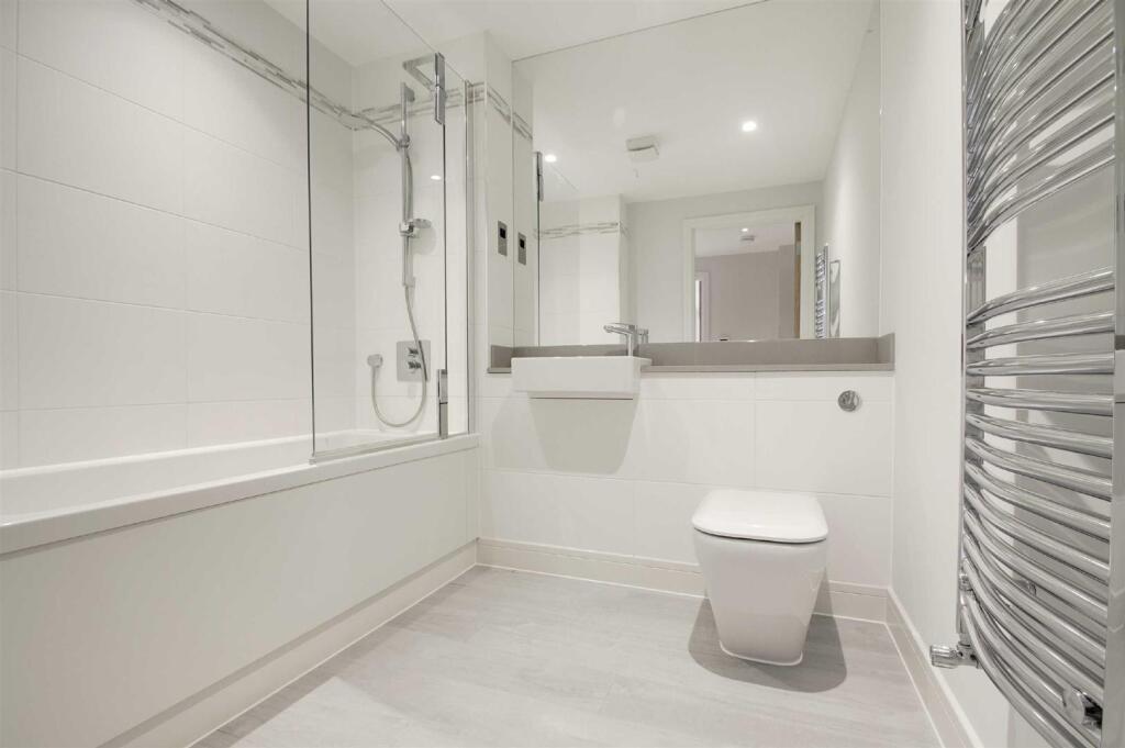 Apartment in Hemel Hempstead - View 4