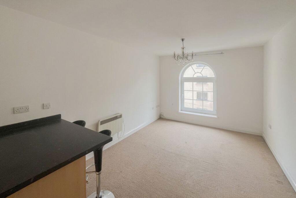 Apartment in Newport - View 5