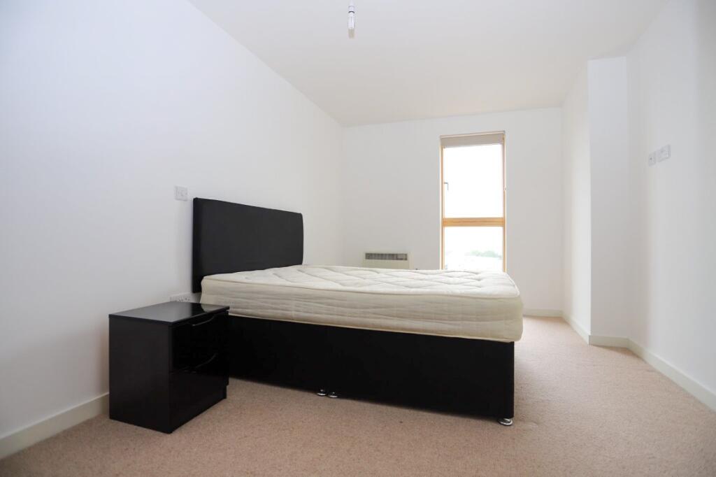 Apartment in Bury, Pimhole, Fernhill - View 4