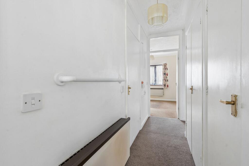 Apartment in Watford - View 5