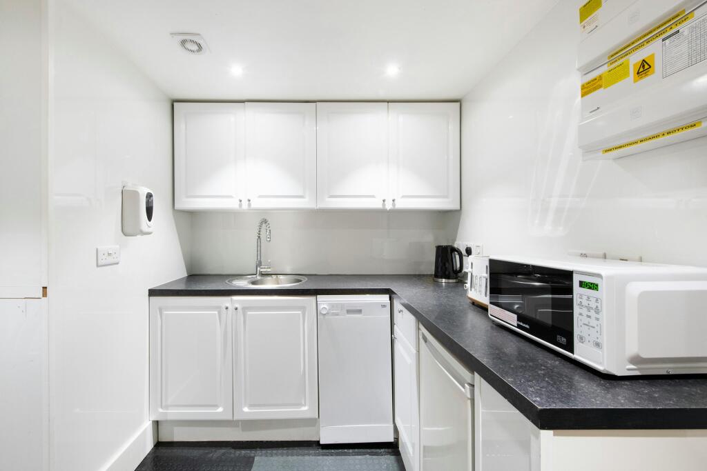 KITCHEN 1.jpg