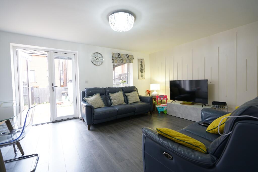 House in Grays, Badgers Dene, South Stifford - View 3