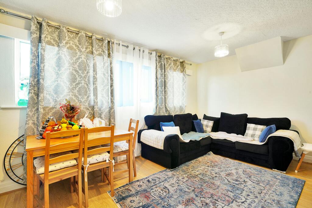 Flat 4 15 15a Empire Parade Great Cambridge Road EaqVOgjRLSgjBO1G2lCf.jpg