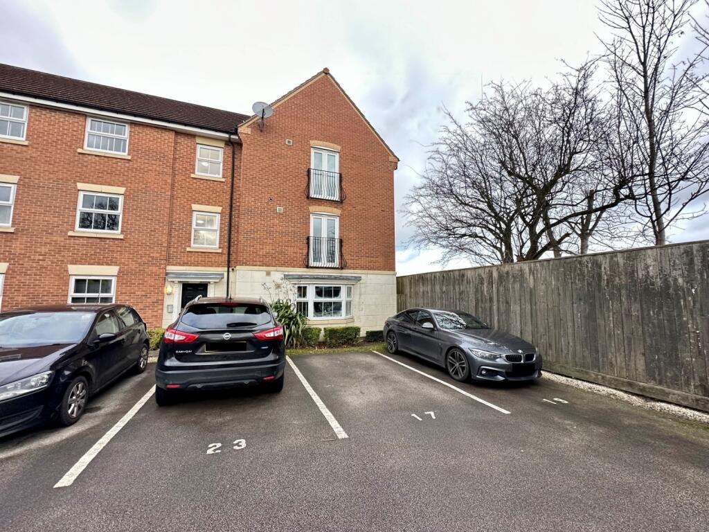 2-bed flat on Ebberton Close, Hemsworth, Pontefract, £95,000