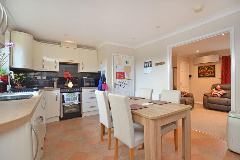 Generous Semi-Detached House in Southery photo 2
