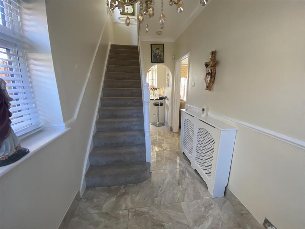 House in Romford - More