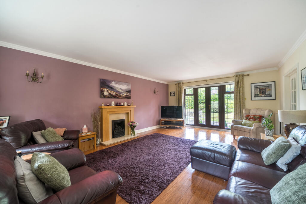 Blenheim Gardens, Hook Heath Avenue, Hook Heath, GU22 photo 2