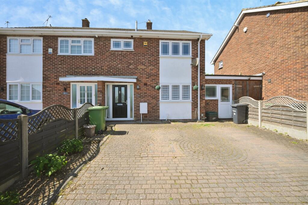 3-bed semi-detached on Saffron Close, Hoddesdon, £450,000