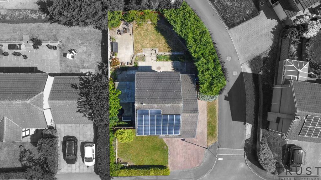 Greenacres Drive, Birstall, WF17 photo 2