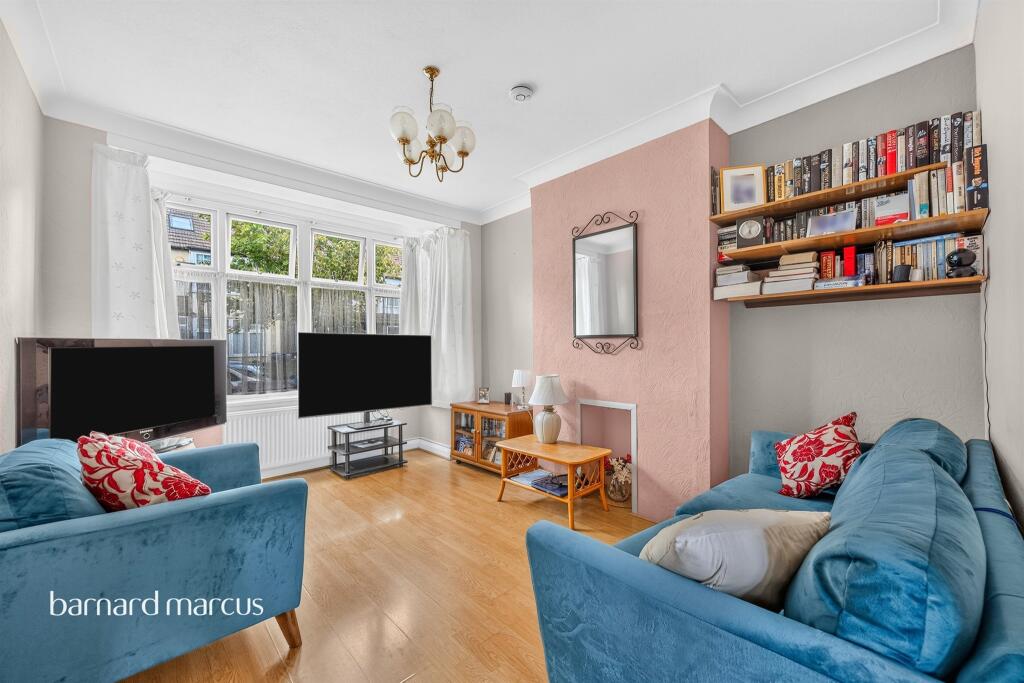 House in Croydon - View 3