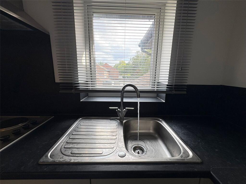 Apartment in Guildford - View 4