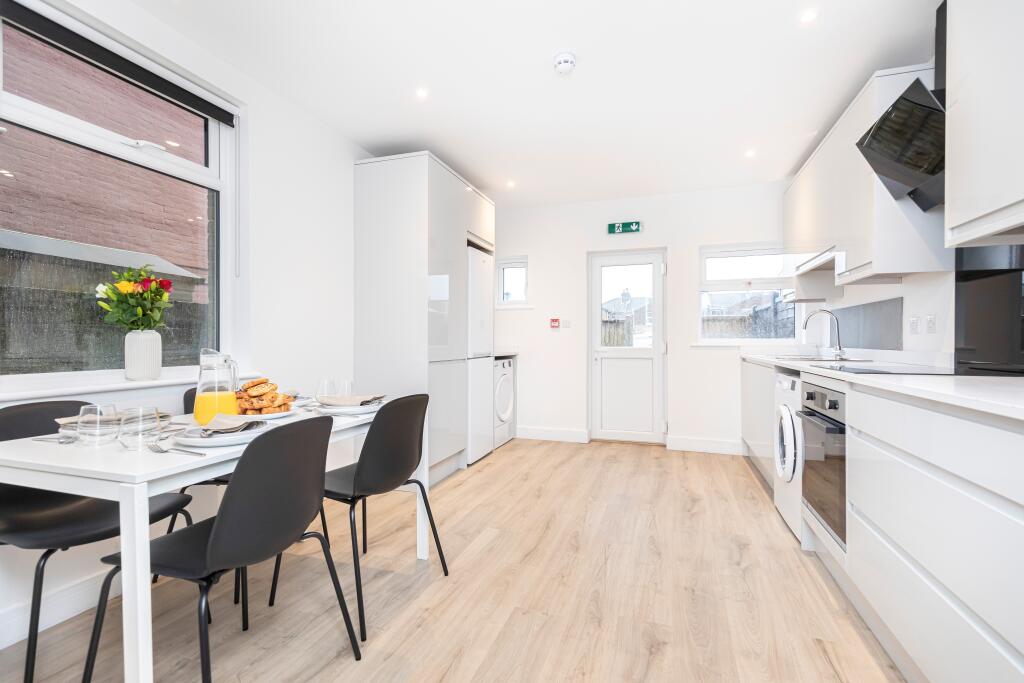 House in Southampton - View 5