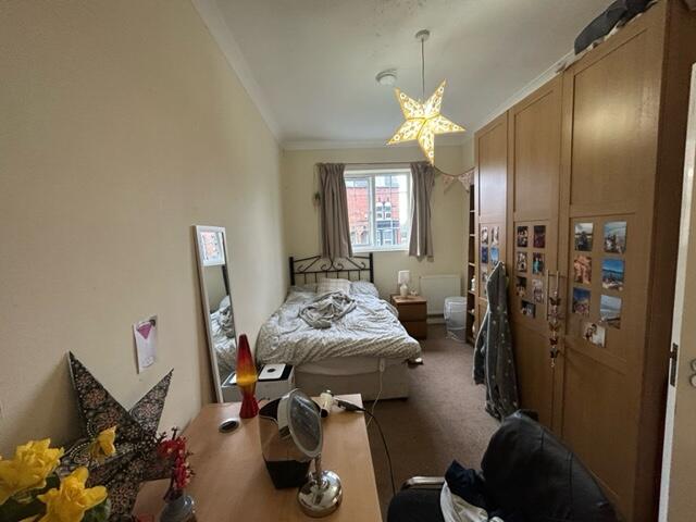 House in Leeds, Headingley Hill, Hyde Park - View 2