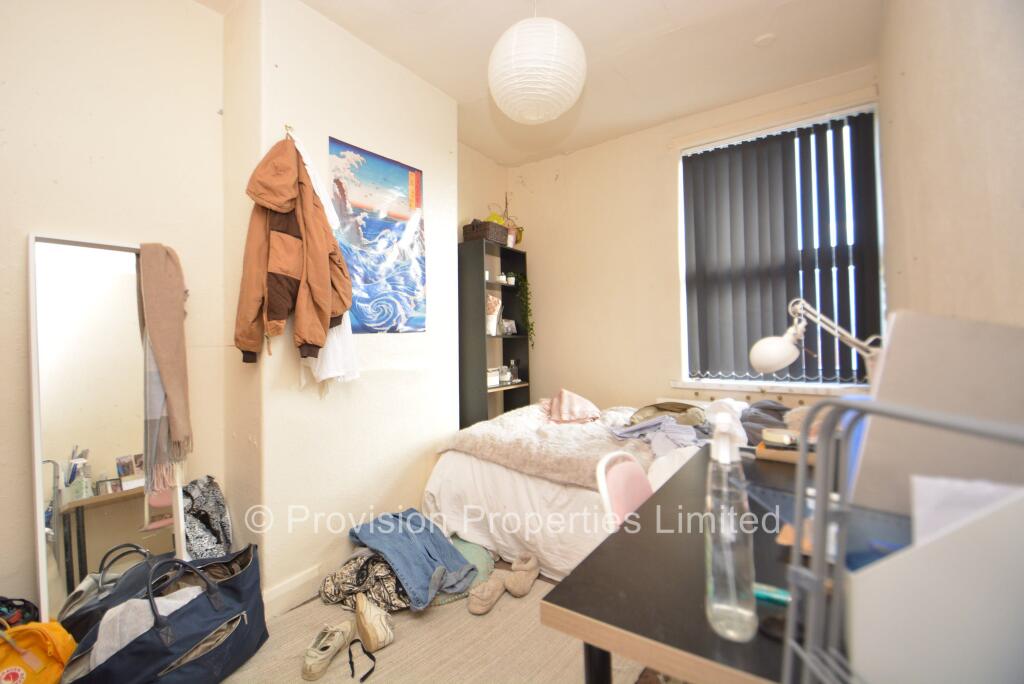 8 bedroom terraced house for rent