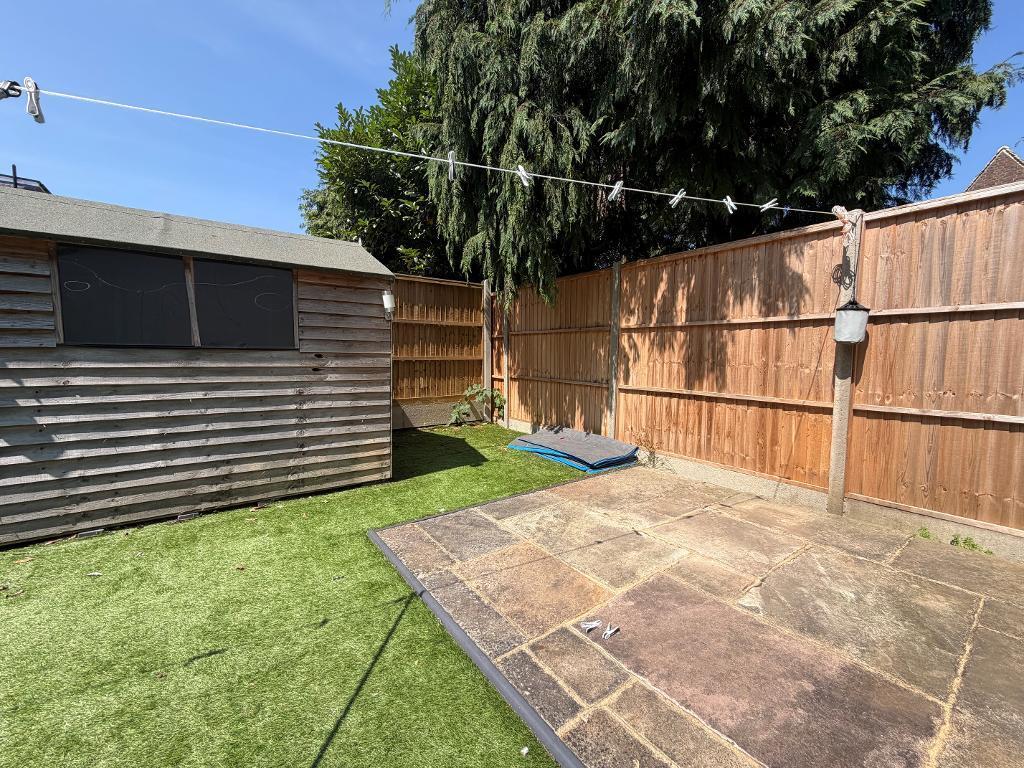 Crewes Lane, Warlingham, CR6 9NS photo 3