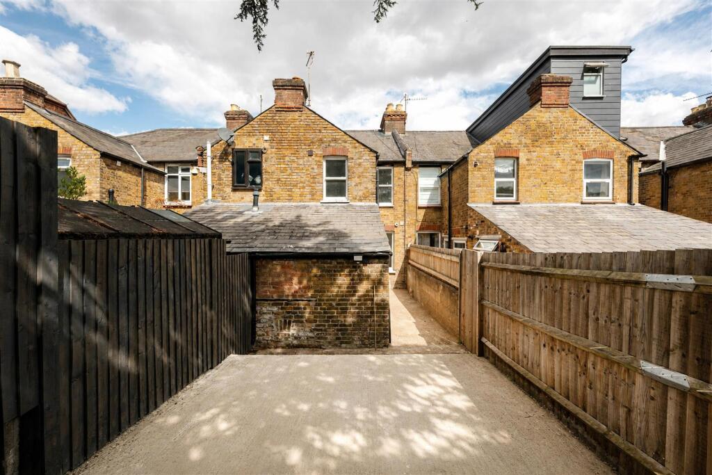 House in Hemel Hempstead - More