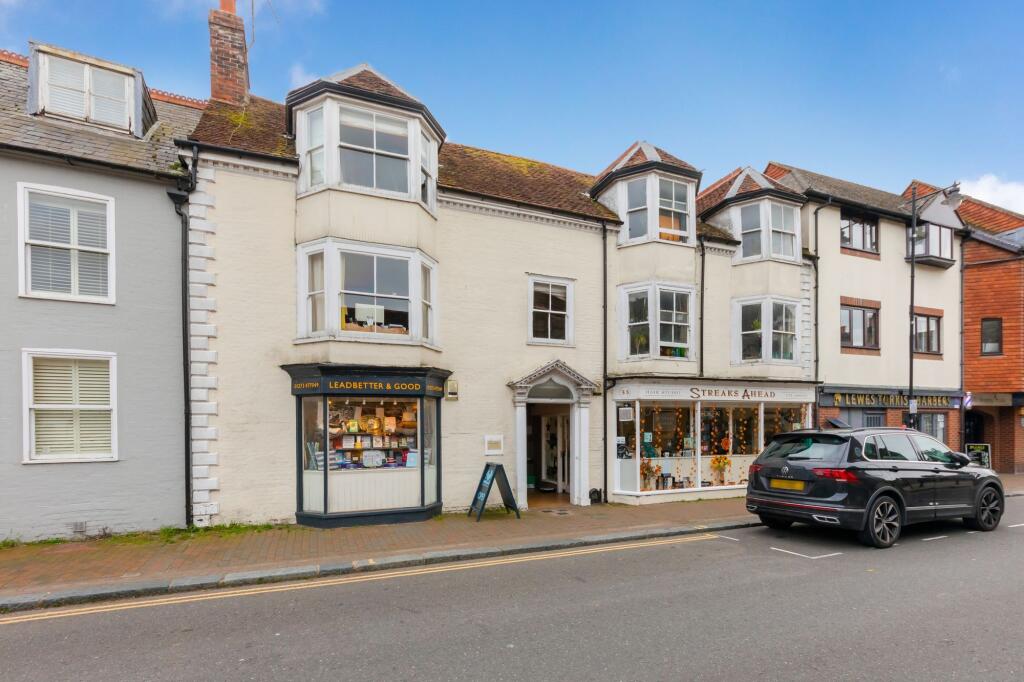3-bed apartment on Cliffe High Street, Lewes, BN7, £375,000