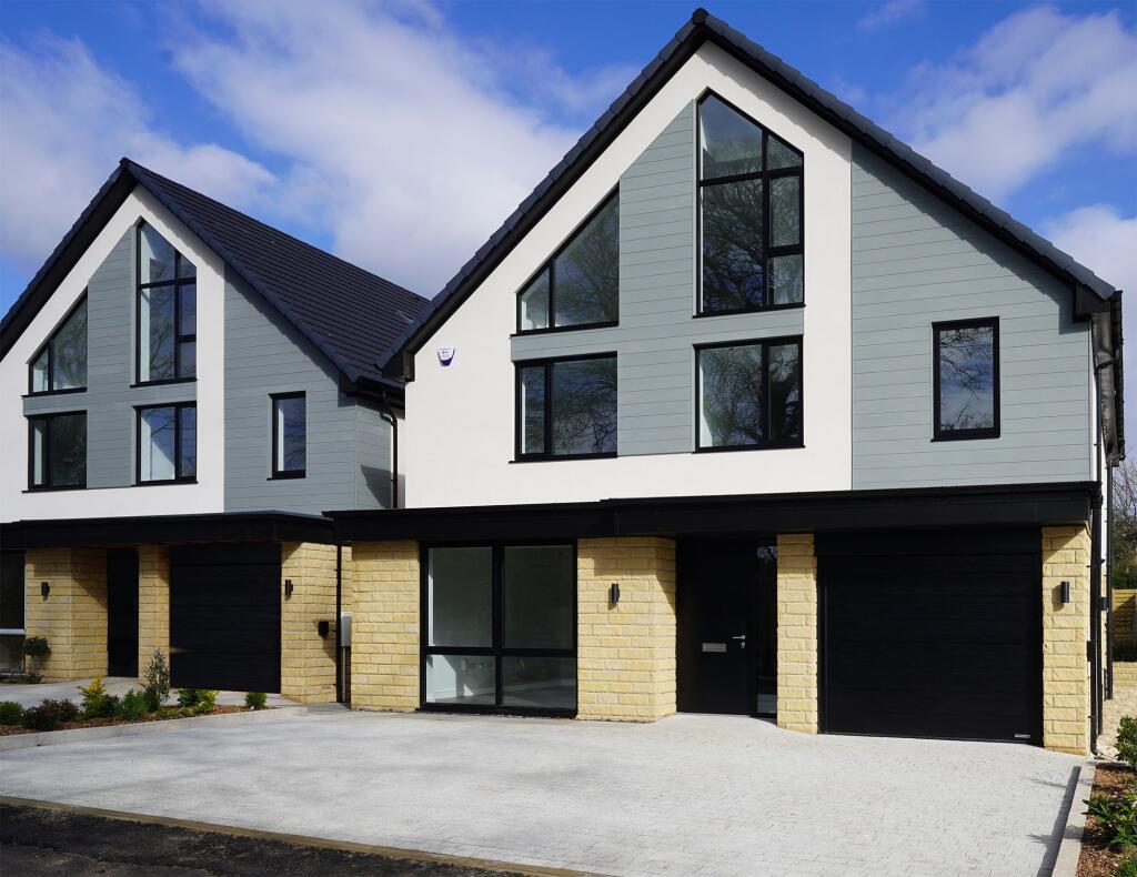 Main image of property: 3 Park Lane, Dronfield, S18