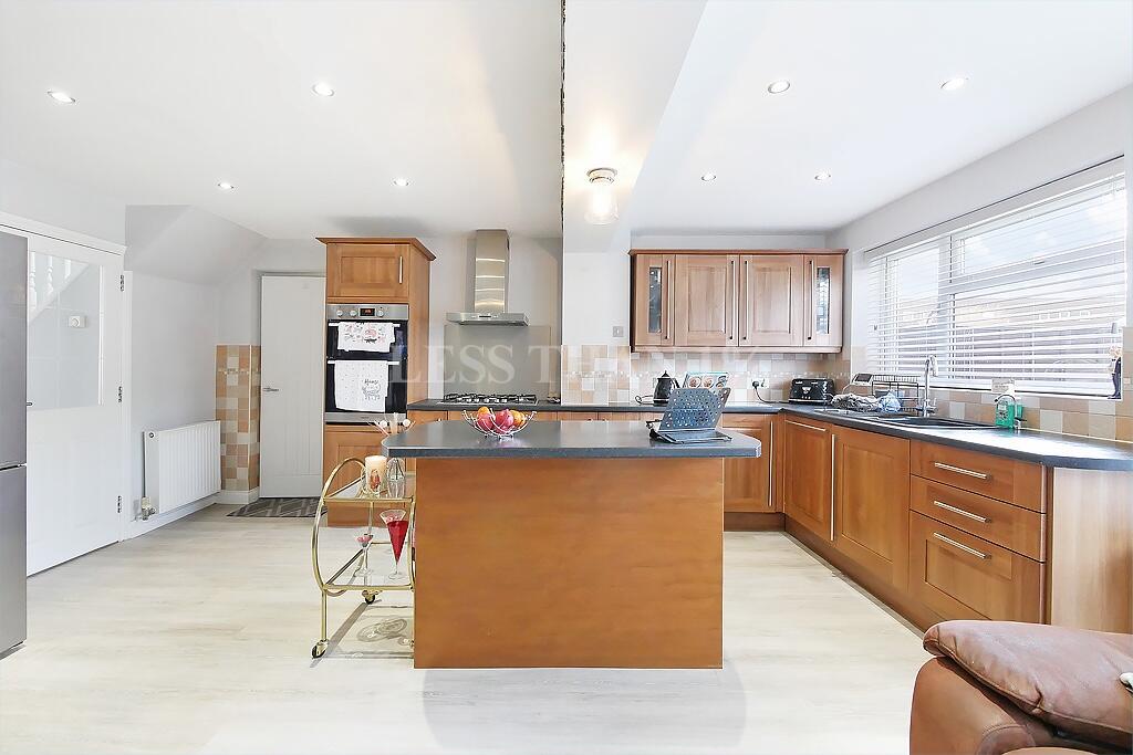 House in Witton Road - NN5, Duston - View 3