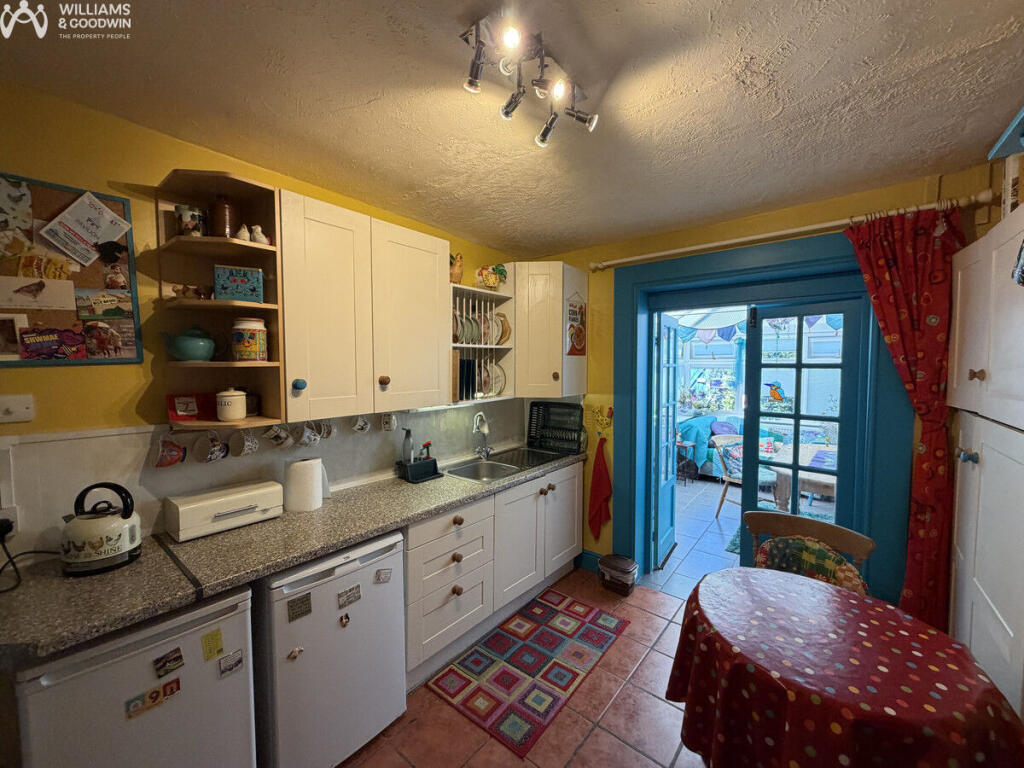 House in Bangor, Garth - View 5