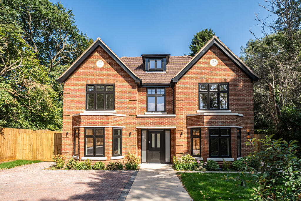 House in Tadworth - View 4