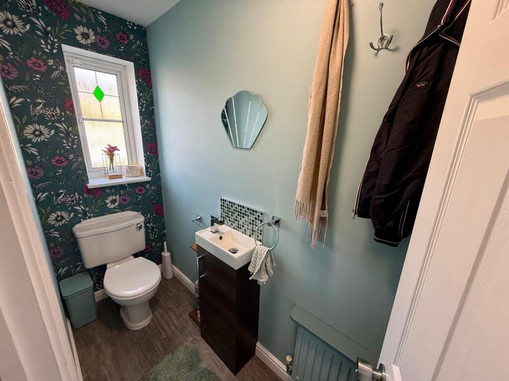 Boothroyd Drive, Meanwood, Leeds, West Yorkshire. photo 4