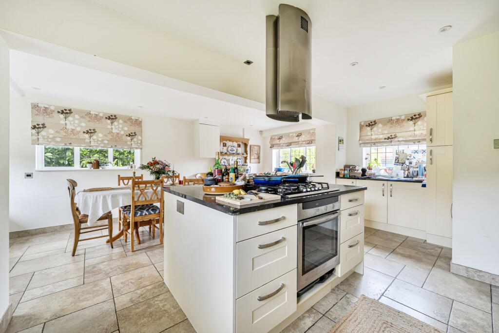 House in Gerrards Cross, Chalfont Common, Chalfont St Peter - View 2