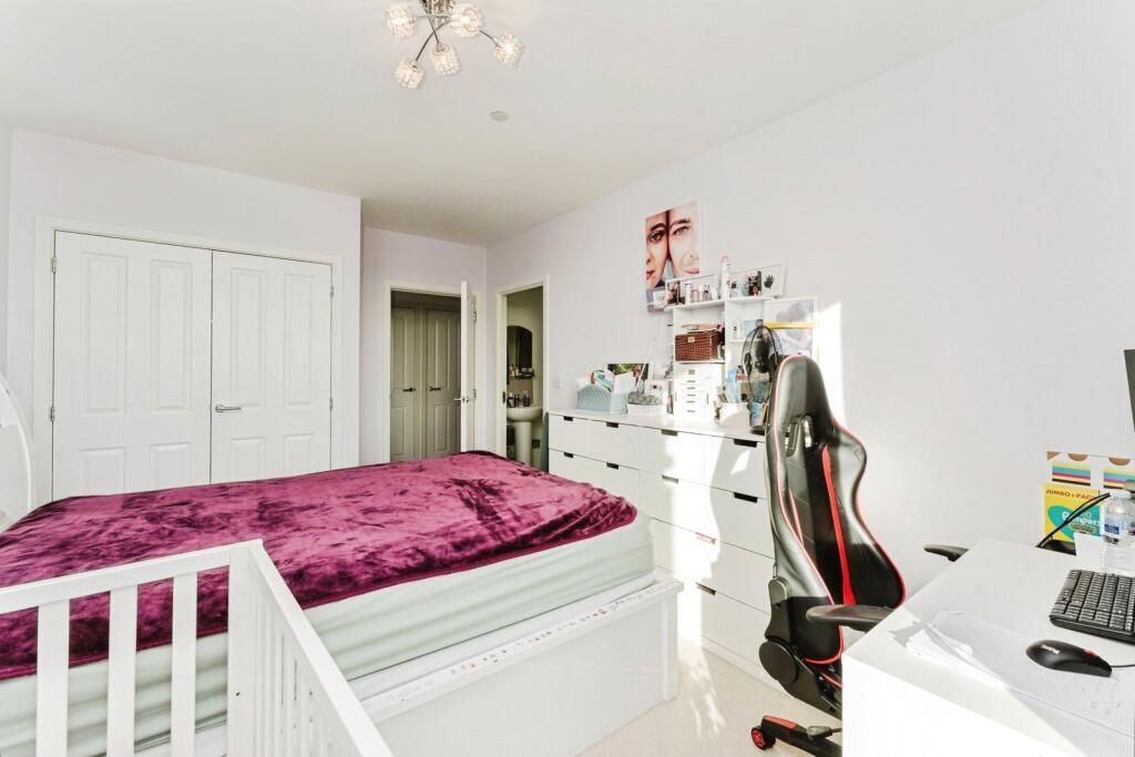 Apartment in London, Upton Gardens, Upton Park - More