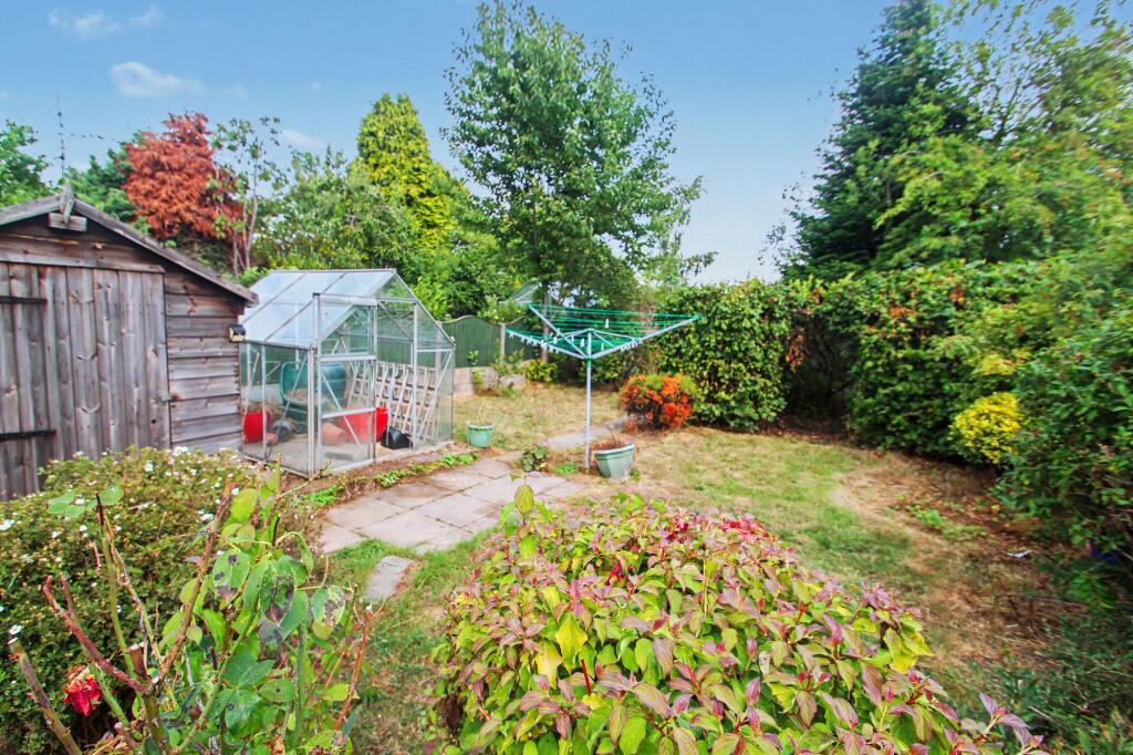 House in Stoke-on-Trent, Forsbrook - More